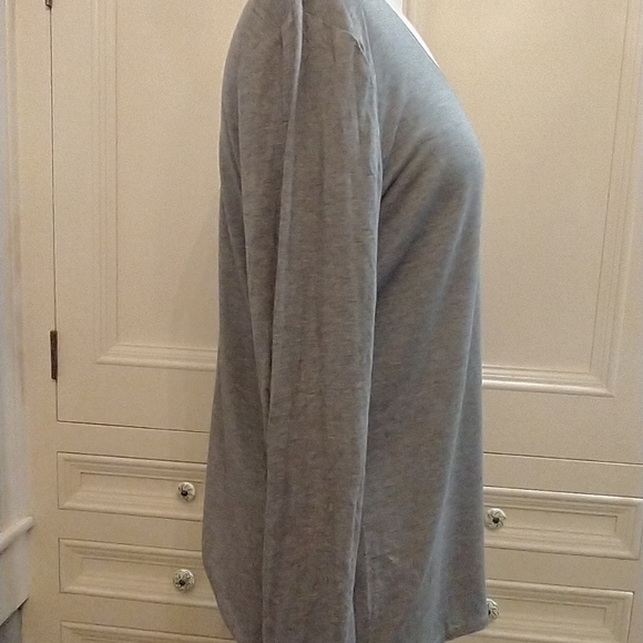 WHBM Gray Size L 95% rayon 5% spandex Long sleeved Lightweight Knit Shirt - Picture 8 of 8